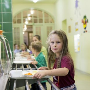 Školní obědy se mění: 9 z 10 dětí má na výběr z vícero jídel