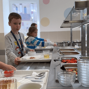 Rok finského modelu: školáci jedí polévky a plýtvání snížili o 90 %